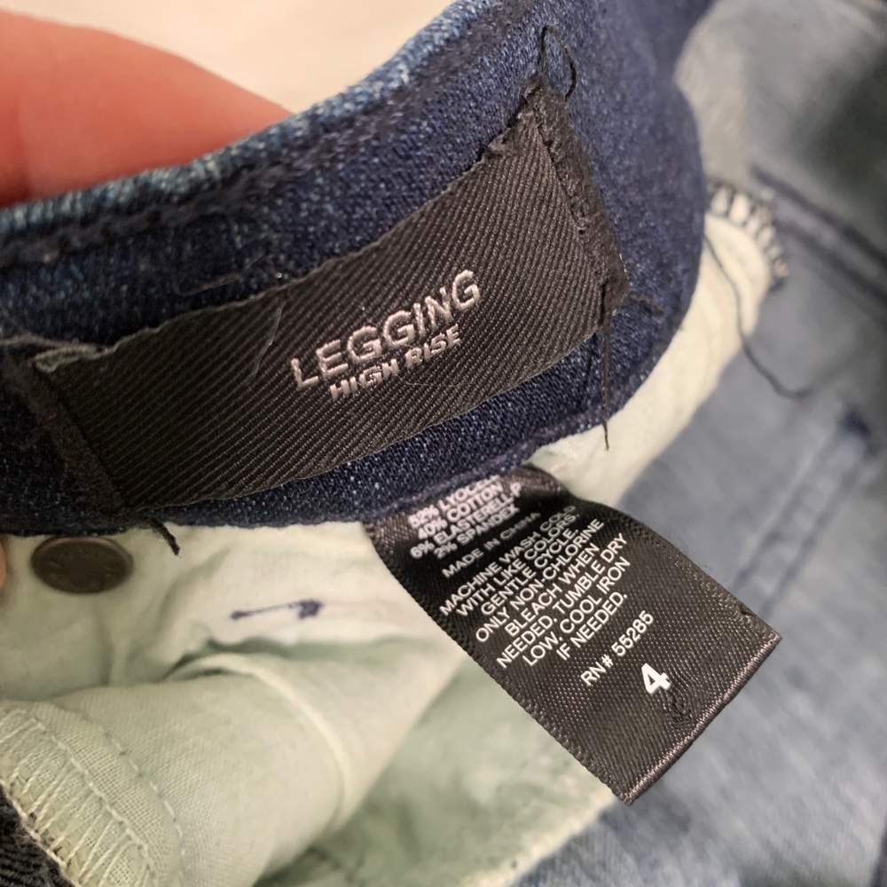 Last Chance - Express Distressed Jean - Size 4 - Picture 9 of 9